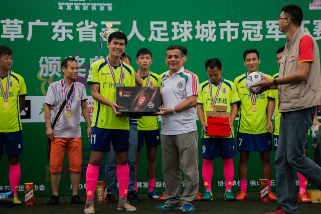 热身赛惜败新西兰：中国男篮边线发球失误成转折